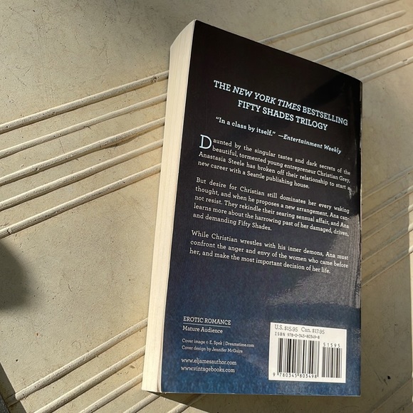 4 for $20 - Paperback book - fifty shades darker by EL James - Picture 7 of 8